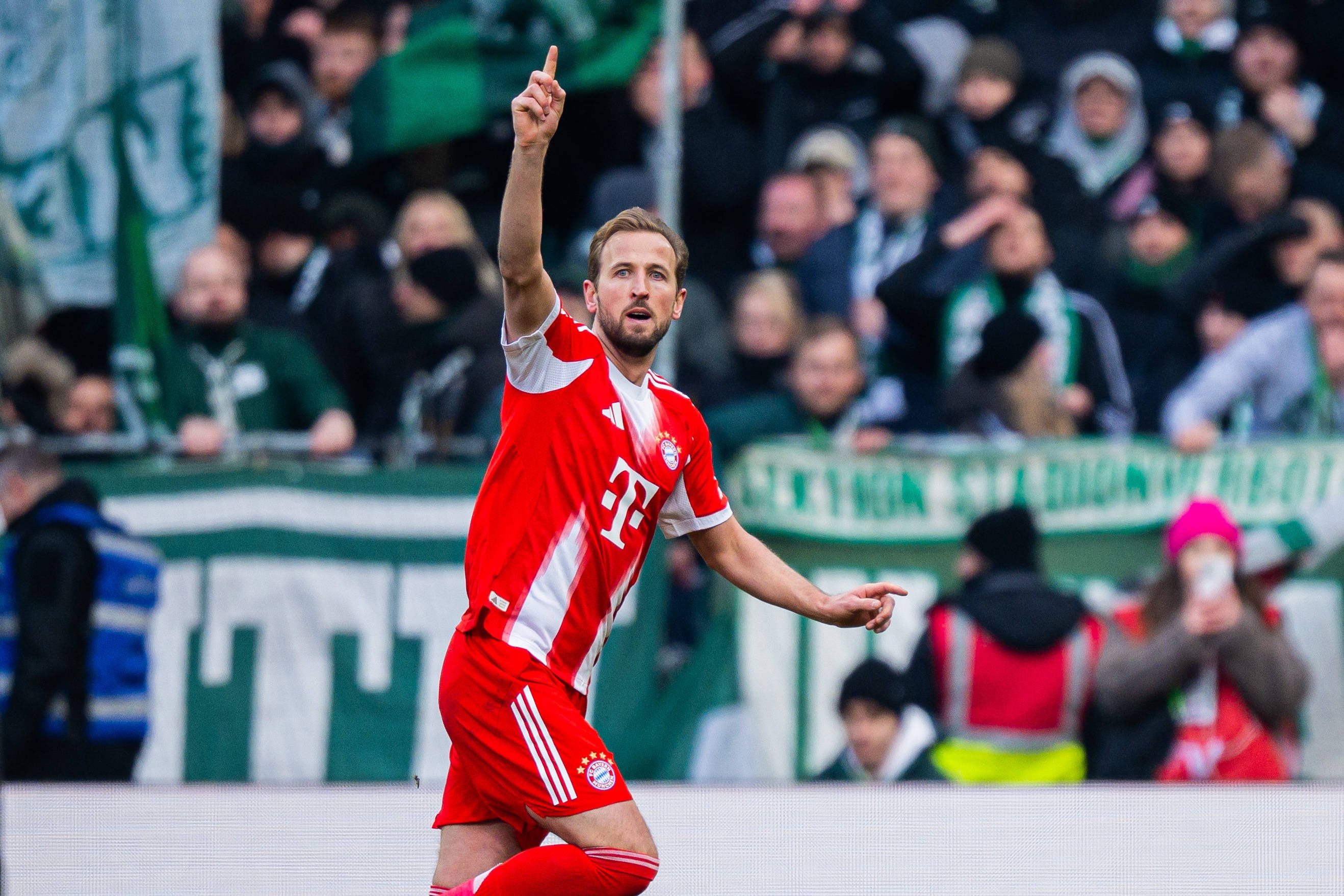 国家德比双响！凯恩37场45球5助领跑欧洲金靴，32岁保持赛季全勤